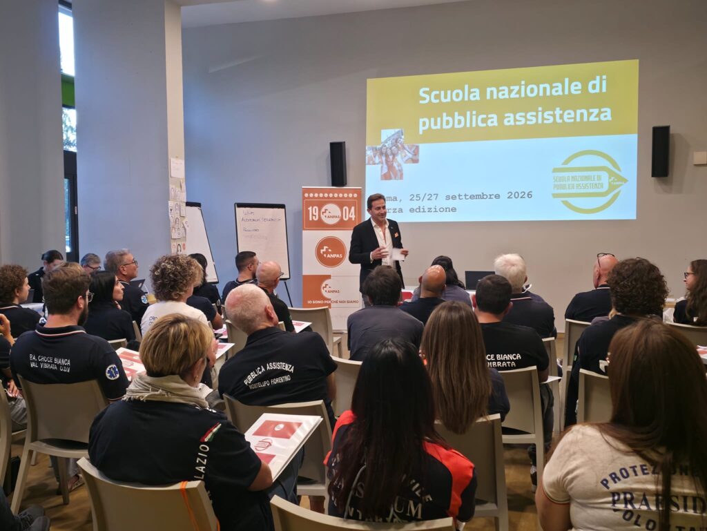 Il presidente nazionale Niccolò Mancini all'apertura della scuola