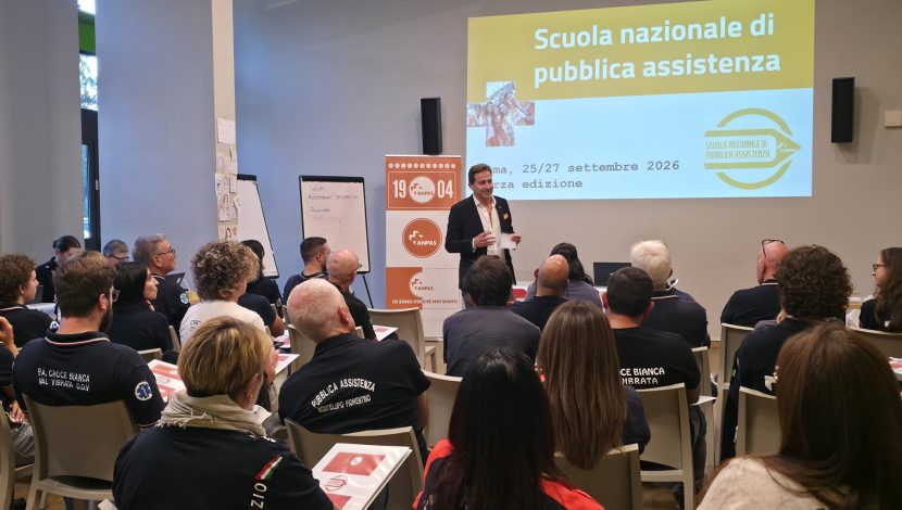 Il presidente nazionale Niccolò Mancini all'apertura della scuola