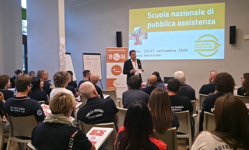 Il presidente nazionale Niccolò Mancini all'apertura della scuola